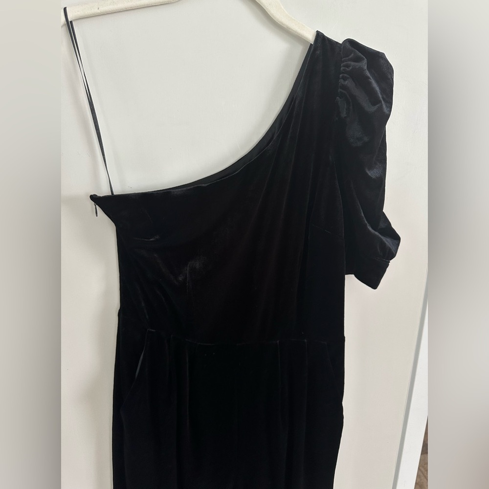 Yumi Kim Black Velvet One-Shoulder Jumpsuit - Picture 5 of 8
